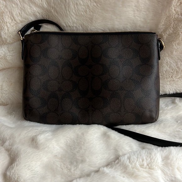 Coach crossbody in Signature canvas - Picture 2 of 14